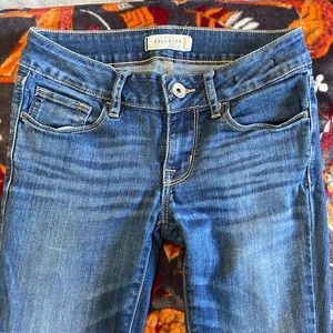 Size 1 bullhead skinny jeans.